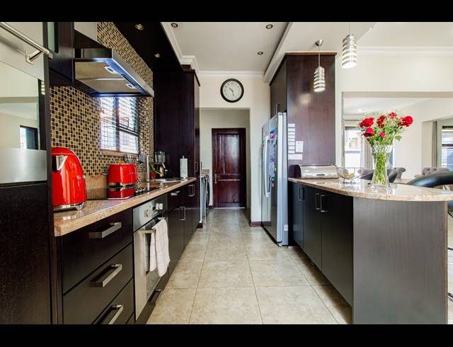 3 BEDROOM TOWNHOUSE FOR SALE IN BASSONIA